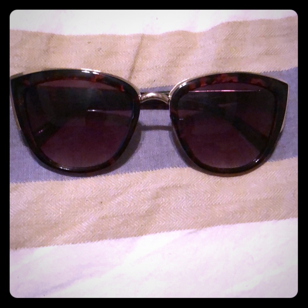 Like new sunglasses- worn once!